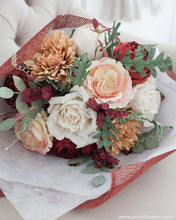 โหลดรูปภาพลงในเครื่องมือใช้ดูของ Gallery ช่อดอกไม้แสดงความยินดี ดอกไม้ประดิษฐ์ โทนสีเบอร์กันดี - Rustic Burgundy Congratulations Bouquet
