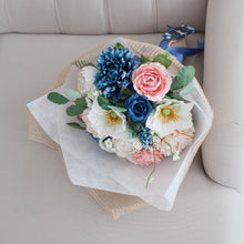 โหลดรูปภาพลงในเครื่องมือใช้ดูของ Gallery ช่อดอกไม้แสดงความยินดี ดอกไม้แสดงความยินดี - Sparks Fly Congratulations Bouquet
