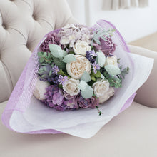 โหลดรูปภาพลงในเครื่องมือใช้ดูของ Gallery ช่อดอกไม้แสดงความยินดี ดอกไม้แสดงความยินดี - Sweet Rapunzel Congratulations Bouquet
