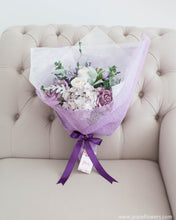 โหลดรูปภาพลงในเครื่องมือใช้ดูของ Gallery ช่อดอกไม้แสดงความยินดี ดอกไม้ประดิษฐ์ โทนสีม่วงขาว - Sweet Rapunzel Congratulations Bouquet
