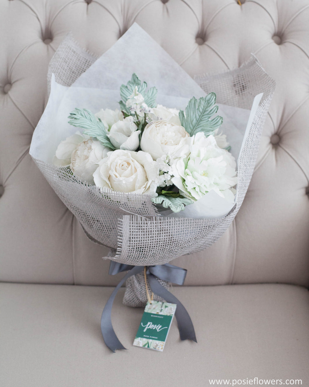 ช่อดอกไม้แสดงความยินดี ดอกไม้ประดิษฐ์ โทนสีขาวเทา - Back to December Congratulations Bouquet