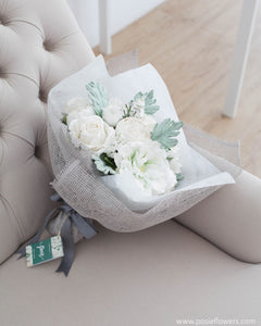 ช่อดอกไม้แสดงความยินดี ดอกไม้ประดิษฐ์ โทนสีขาวเทา - Back to December Congratulations Bouquet