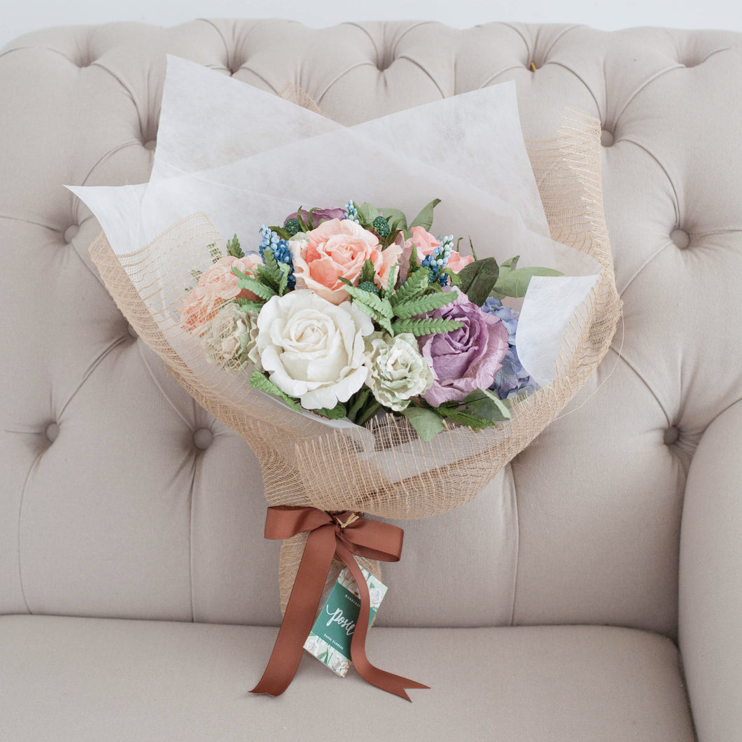 ช่อดอกไม้แสดงความยินดี ดอกไม้แสดงความยินดี - Last Kiss Congratulations Bouquet