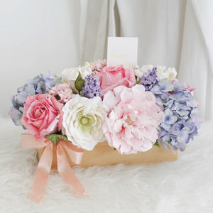 แจกันดอกไม้ประดิษฐ์สำหรับตกแต่งโต๊ะทานอาหาร Dining Table Flower Pot - Pastel Pink and Blue