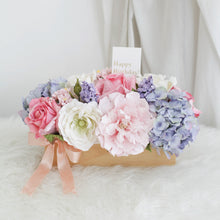 โหลดรูปภาพลงในเครื่องมือใช้ดูของ Gallery แจกันดอกไม้ประดิษฐ์สำหรับตกแต่งโต๊ะทานอาหาร Dining Table Flower Pot - Pastel Pink and Blue
