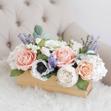 โหลดรูปภาพลงในเครื่องมือใช้ดูของ Gallery แจกันดอกไม้ประดิษฐ์สำหรับตกแต่งโต๊ะทานอาหาร Dining Table Flower Pot - Coral Rose
