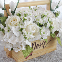 โหลดรูปภาพลงในเครื่องมือใช้ดูของ Gallery กระเช้าดอกไม้ประดิษฐ์ ดอกไม้แสดงความยินดี Vintage Flower Hamper - Casablanca White
