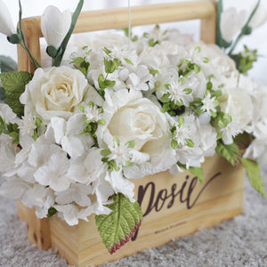 กระเช้าดอกไม้ประดิษฐ์ ดอกไม้แสดงความยินดี Vintage Flower Hamper - Casablanca White