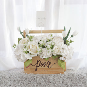กระเช้าดอกไม้ประดิษฐ์ ดอกไม้แสดงความยินดี Vintage Flower Hamper - Casablanca White