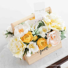 โหลดรูปภาพลงในเครื่องมือใช้ดูของ Gallery กระเช้าดอกไม้ประดิษฐ์ ดอกไม้แสดงความยินดี Vintage Flower Hamper - After Glow

