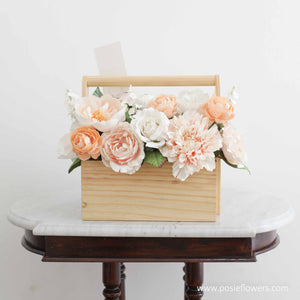 กระเช้าดอกไม้ประดิษฐ์ ดอกไม้แสดงความยินดี Vintage Flower Hamper - Delicate