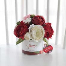 โหลดรูปภาพลงในเครื่องมือใช้ดูของ Gallery กระปุกดอกไม้น้ำหอมของขวัญขนาดกลาง Aromatic Gift Box - Red Festive
