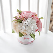 โหลดรูปภาพลงในเครื่องมือใช้ดูของ Gallery กระปุกดอกไม้น้ำหอมของขวัญขนาดกลาง Aromatic Gift Box - Wild Pink
