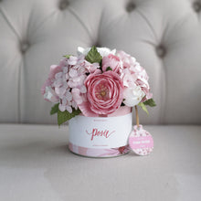 โหลดรูปภาพลงในเครื่องมือใช้ดูของ Gallery กระปุกดอกไม้น้ำหอมของขวัญขนาดกลาง Aromatic Gift Box - Pink Bloom
