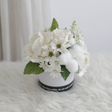 โหลดรูปภาพลงในเครื่องมือใช้ดูของ Gallery กระปุกดอกไม้น้ำหอมของขวัญขนาดกลาง Aromatic Gift Box - Cool Grey
