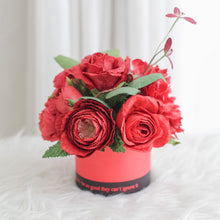 โหลดรูปภาพลงในเครื่องมือใช้ดูของ Gallery กระปุกดอกไม้น้ำหอมของขวัญขนาดกลาง Aromatic Gift Box - Bright Red
