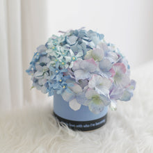 โหลดรูปภาพลงในเครื่องมือใช้ดูของ Gallery กระปุกดอกไม้น้ำหอมของขวัญขนาดกลาง Aromatic Gift Box - New Blue

