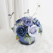 โหลดรูปภาพลงในเครื่องมือใช้ดูของ Gallery กระปุกดอกไม้น้ำหอมของขวัญขนาดกลาง Aromatic Gift Box - Sapphire Blue
