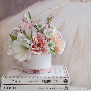 กล่องดอกไม้ของขวัญ ดอกไม้แสดงความยินดี Aromatic Gift Box - Pink Blush