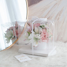 โหลดรูปภาพลงในเครื่องมือใช้ดูของ Gallery กล่องดอกไม้ของขวัญ ดอกไม้แสดงความยินดี Aromatic Gift Box - Pink Blush
