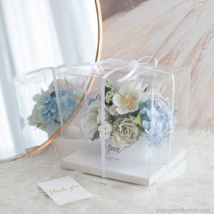 กล่องดอกไม้ของขวัญ ดอกไม้แสดงความยินดี Aromatic Gift Box - White & Baby Blue
