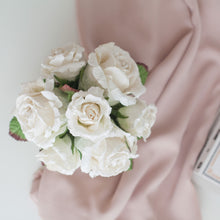 โหลดรูปภาพลงในเครื่องมือใช้ดูของ Gallery กระปุกดอกไมน้ำหอมของขวัญ Paper Tube Box - White Roses
