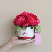 โหลดรูปภาพลงในเครื่องมือใช้ดูของ Gallery กระปุกดอกไม้น้ำหอมของขวัญขนาดเล็ก Aromatic Gift Box - Hot Pink Rose

