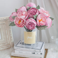 โหลดรูปภาพลงในเครื่องมือใช้ดูของ Gallery ดอกไม้แต่งบ้าน แจกันดอกไม้ประดิษฐ์ ดอกพีโอนี่โทนสีชมพู - Pink Peony Hampton Flower Vase
