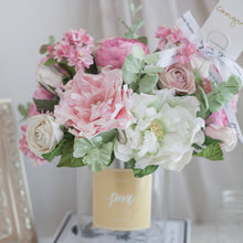 โหลดรูปภาพลงในเครื่องมือใช้ดูของ Gallery ดอกไม้แต่งบ้าน แจกันดอกไม้ประดิษฐ์ โทนสีชมพูบลัช - Cherry Pink Lemonade Hampton Flower Vase
