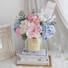 โหลดรูปภาพลงในเครื่องมือใช้ดูของ Gallery ดอกไม้แต่งบ้าน แจกันดอกไม้ประดิษฐ์ โทนสีชมพูฟ้าพาสเทล - Pastel Pink &amp; Blue Hampton Flower Vase
