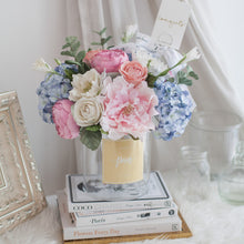 โหลดรูปภาพลงในเครื่องมือใช้ดูของ Gallery ดอกไม้แต่งบ้าน แจกันดอกไม้ประดิษฐ์ โทนสีชมพูฟ้าพาสเทล - Pastel Pink &amp; Blue Hampton Flower Vase
