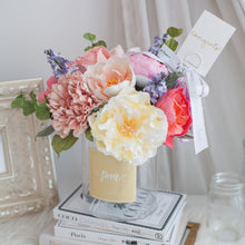โหลดรูปภาพลงในเครื่องมือใช้ดูของ Gallery ดอกไม้แต่งบ้าน แจกันดอกไม้ประดิษฐ์ โทนสีสันสดใส - Hawaii Paradise Hampton Flower Vase
