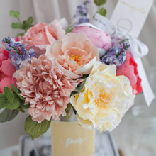 โหลดรูปภาพลงในเครื่องมือใช้ดูของ Gallery ดอกไม้แต่งบ้าน แจกันดอกไม้ประดิษฐ์ โทนสีสันสดใส - Hawaii Paradise Hampton Flower Vase
