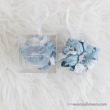 โหลดรูปภาพลงในเครื่องมือใช้ดูของ Gallery ของชำร่วยงานแต่งงาน บอลดอกไม้น้ำหอม ดอกการ์ดิเนีย โทนสีน้ำเงินเทา
