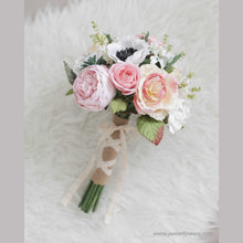 โหลดรูปภาพลงในเครื่องมือใช้ดูของ Gallery ช่อเจ้าสาวดอกไม้ประดิษฐ์ Medium Bridal Bouquet - Garden Peony Anemone

