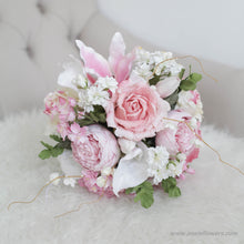 โหลดรูปภาพลงในเครื่องมือใช้ดูของ Gallery ช่อเจ้าสาวดอกไม้ประดิษฐ์ Medium Bridal Bouquet - Japanese Lily Pink
