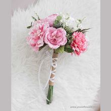 โหลดรูปภาพลงในเครื่องมือใช้ดูของ Gallery ช่อเจ้าสาวดอกไม้ประดิษฐ์ Medium Bridal Bouquet - Sassy Pink Peony
