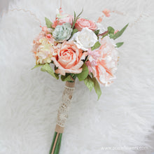 โหลดรูปภาพลงในเครื่องมือใช้ดูของ Gallery ช่อเจ้าสาวดอกไม้ประดิษฐ์ Medium Bridal Bouquet - Wild Old Rose
