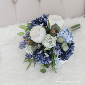 ช่อเจ้าสาวดอกไม้ประดิษฐ์ Medium Bridal Bouquet - Blue Baroness