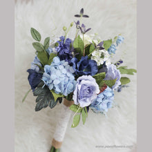 โหลดรูปภาพลงในเครื่องมือใช้ดูของ Gallery ช่อเจ้าสาวดอกไม้ประดิษฐ์ Medium Bridal Bouquet - Blue Navy and Sweet Pea
