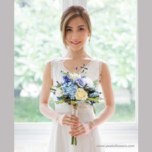 โหลดรูปภาพลงในเครื่องมือใช้ดูของ Gallery ช่อเจ้าสาวดอกไม้ประดิษฐ์ Medium Bridal Bouquet - Blue Navy and Sweet Pea
