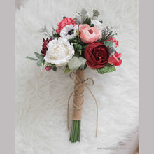 โหลดรูปภาพลงในเครื่องมือใช้ดูของ Gallery ช่อเจ้าสาวดอกไม้ประดิษฐ์ Medium Bridal Bouquet - Red Peach Anemone
