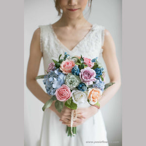 ช่อเจ้าสาวดอกไม้ประดิษฐ์ Medium Bridal Bouquet - Roses and Hyacinth