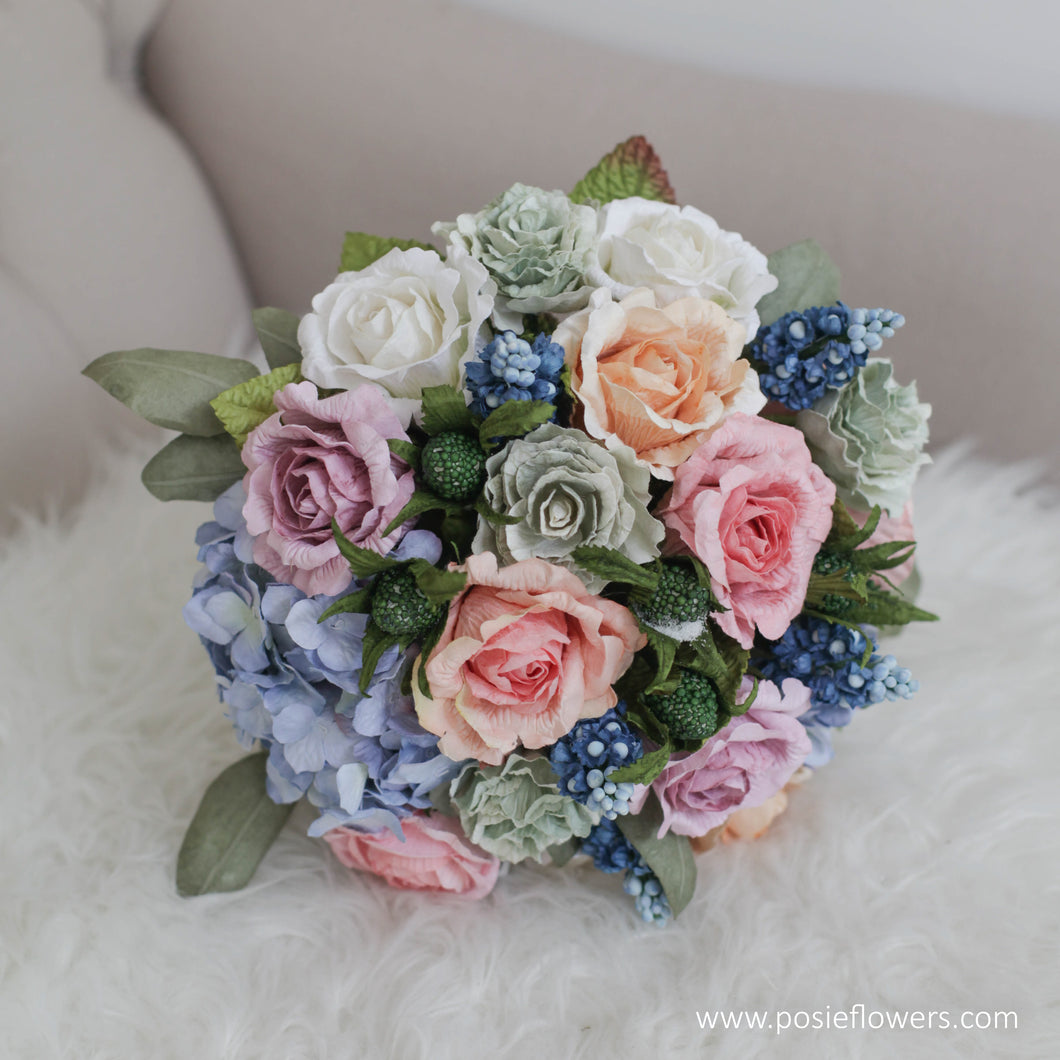 ช่อเจ้าสาวดอกไม้ประดิษฐ์ Medium Bridal Bouquet - Roses and Hyacinth
