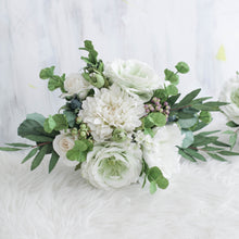 โหลดรูปภาพลงในเครื่องมือใช้ดูของ Gallery ช่อเจ้าสาวดอกไม้ประดิษฐ์ Medium Bridal Bouquet - Enchanted Forest
