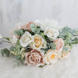ช่อเจ้าสาวดอกไม้ประดิษฐ์ Medium Bridal Bouquet - Pocahontas