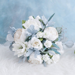ช่อเจ้าสาวดอกไม้ประดิษฐ์ Medium Bridal Bouquet - Winter Knights