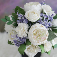 โหลดรูปภาพลงในเครื่องมือใช้ดูของ Gallery ช่อเจ้าสาวดอกไม้ประดิษฐ์ Medium Bridal Bouquet - Lilac Love

