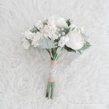 โหลดรูปภาพลงในเครื่องมือใช้ดูของ Gallery ช่อเจ้าสาวดอกไม้ประดิษฐ์ Medium Bridal Bouquet - Winter Wedding
