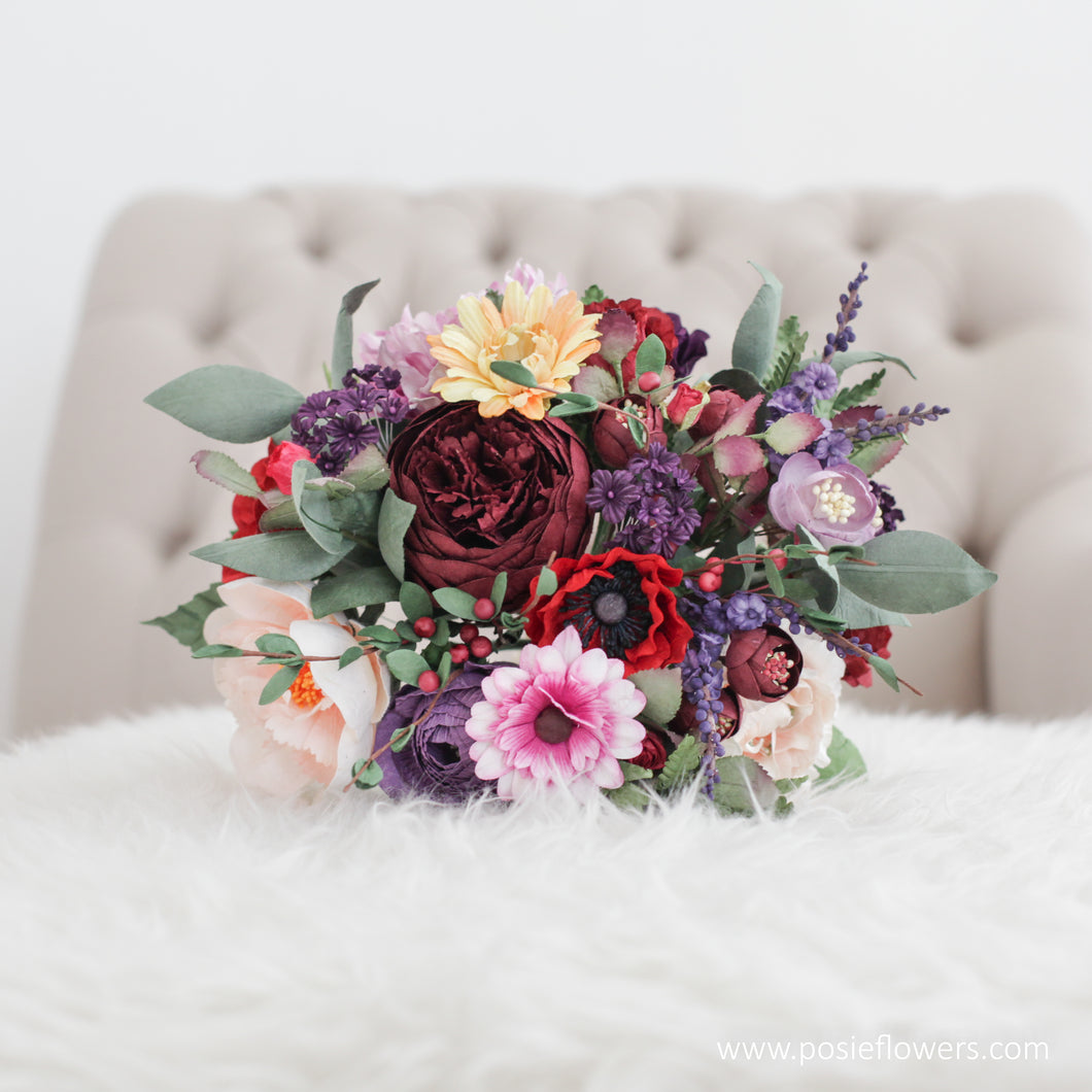 ช่อเจ้าสาวดอกไม้ประดิษฐ์ Medium Bridal Bouquet - Last Kiss